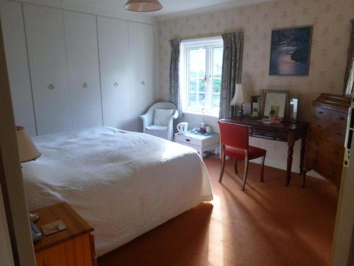 Chart House Bed And Breakfast Dorking Eksteriør bilde
