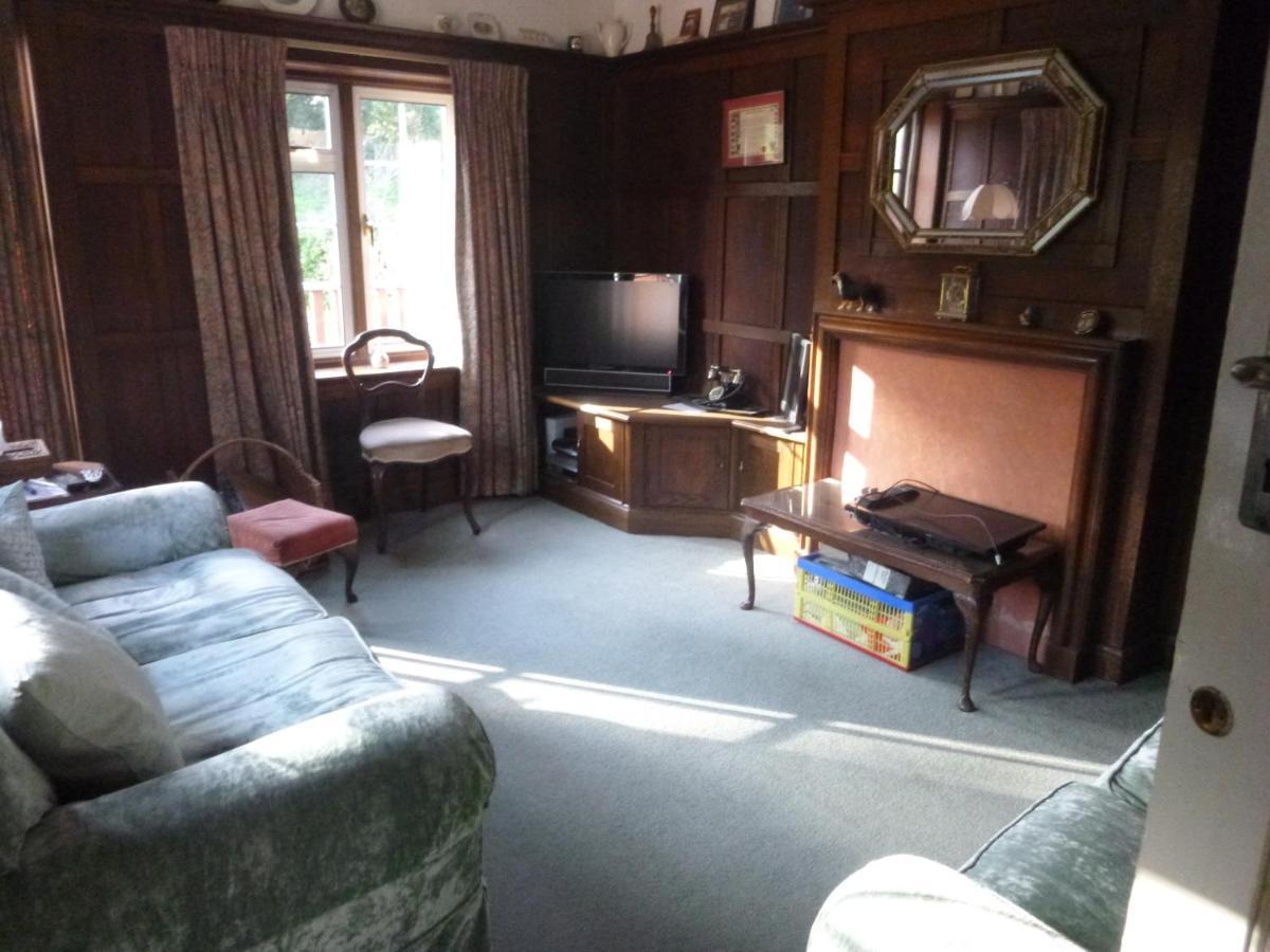 Chart House Bed And Breakfast Dorking Eksteriør bilde