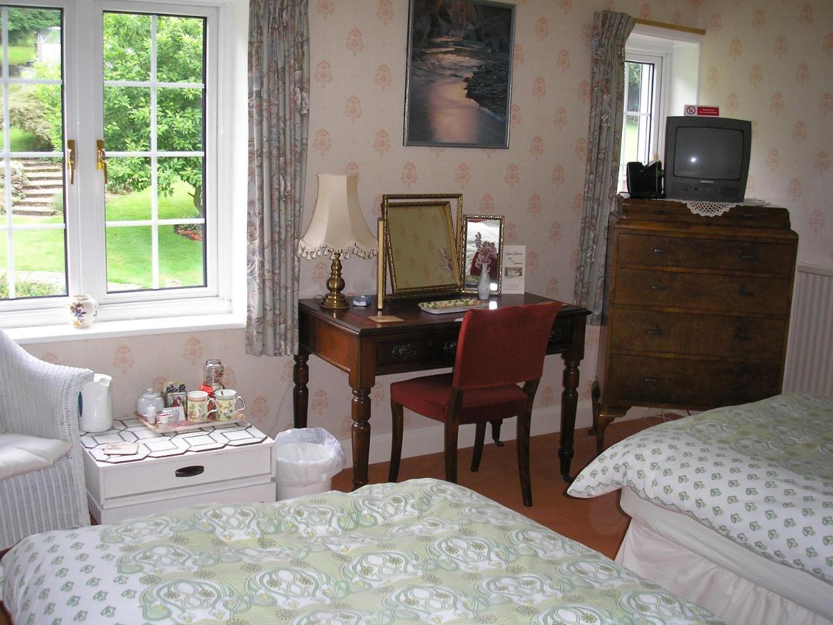 Chart House Bed And Breakfast Dorking Eksteriør bilde
