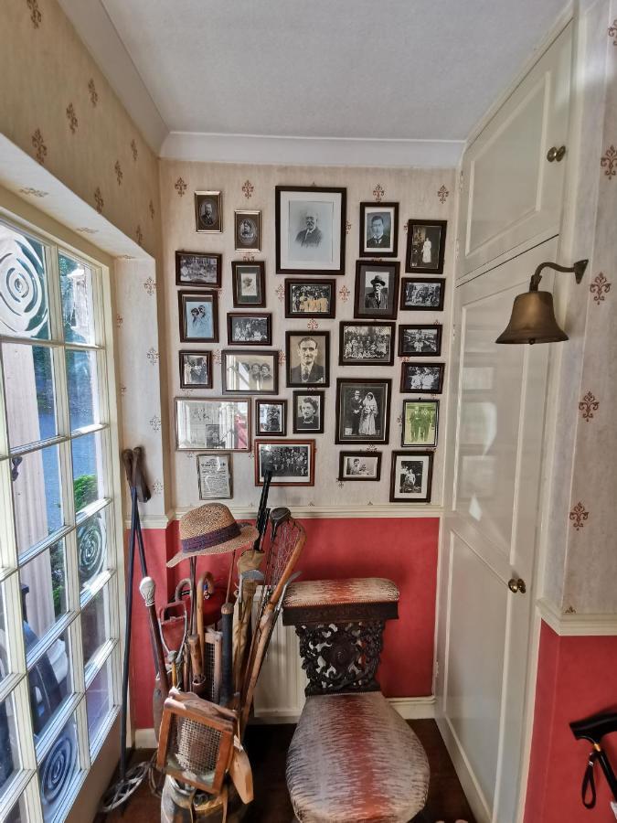 Chart House Bed And Breakfast Dorking Eksteriør bilde