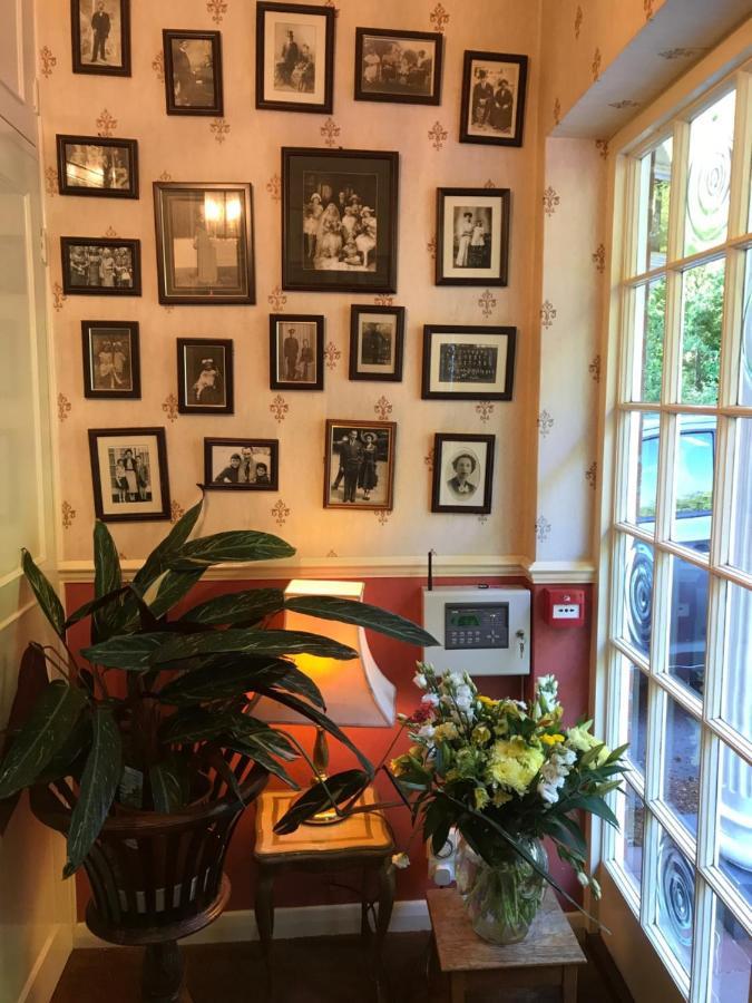 Chart House Bed And Breakfast Dorking Eksteriør bilde
